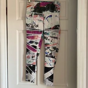 Lululemon high times 7/8 size 8. Multi wave.